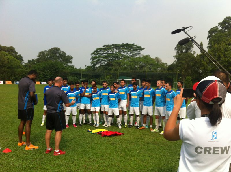 Group photo Mediacorp First XI 2013 (2)